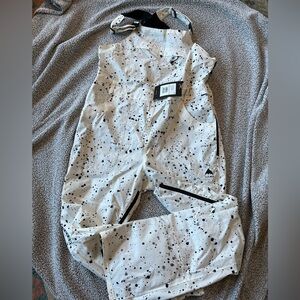 Burton Stout White Bib with Black Splatter